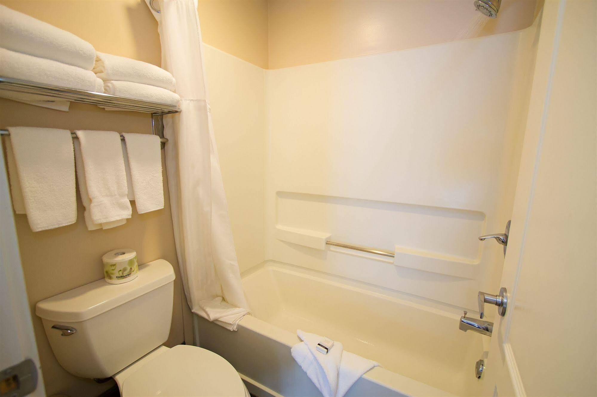 Glenwood Inn & Suites Trail Εξωτερικό φωτογραφία