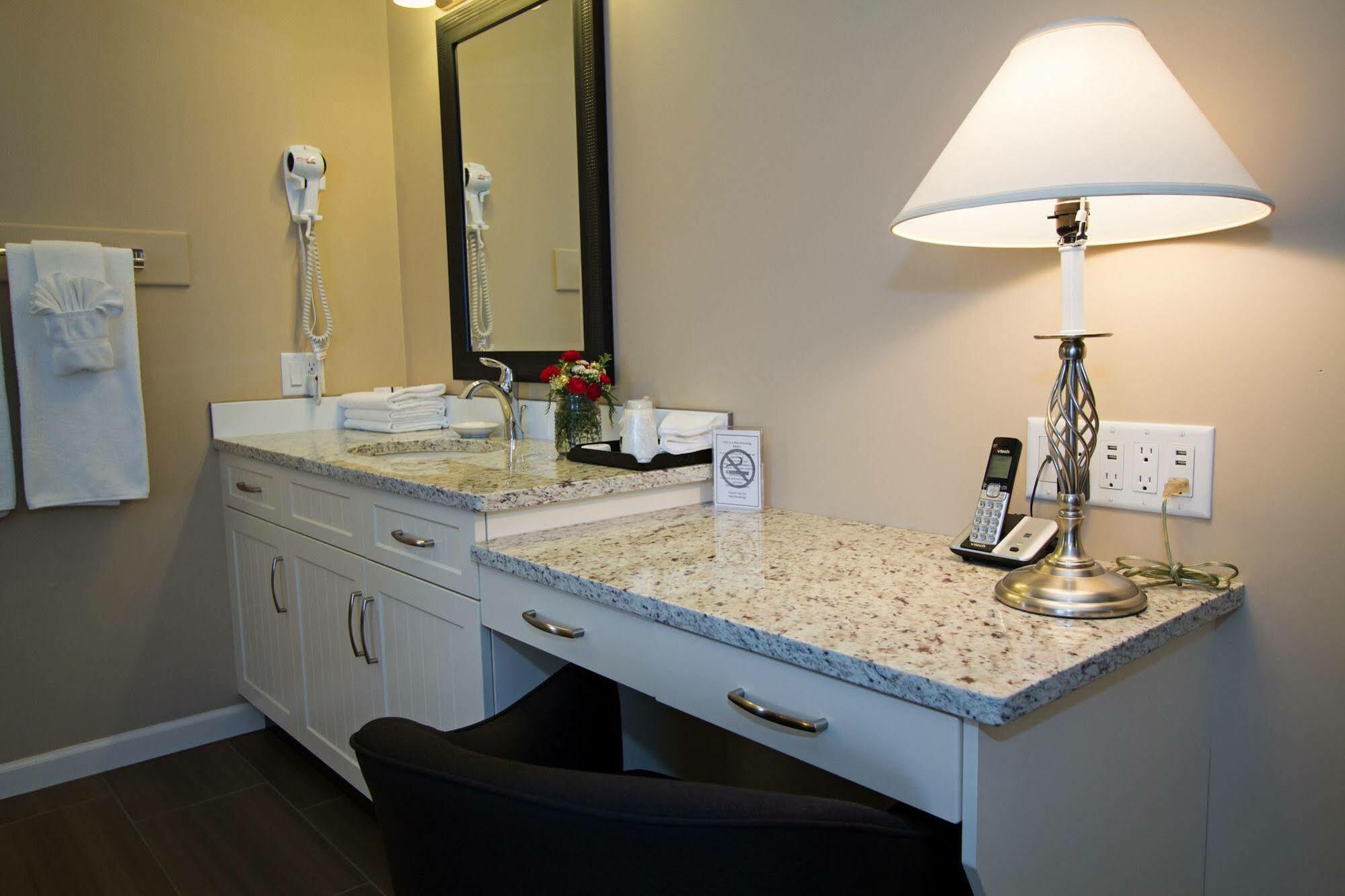 Glenwood Inn & Suites Trail Εξωτερικό φωτογραφία